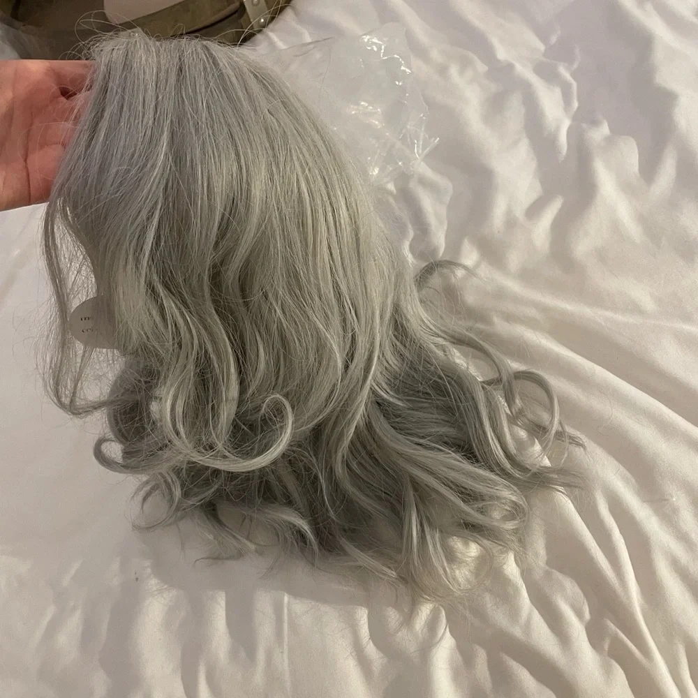 ‼️SALE‼️ NWT Silver wig ✨ - Picture 10 of 14